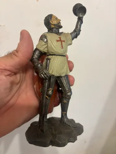 Cavaleiro medieval em resina