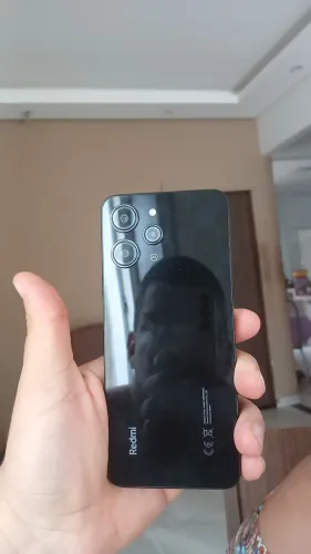 Celular novo e bem conservado.