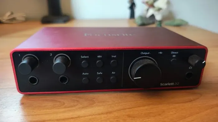 Interface De Áudio Focusrite Scarlett 2i2 4a Gen