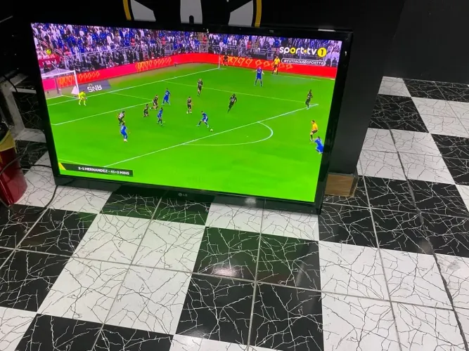Vendo tv LG 55 polegadas obs não é Smartv