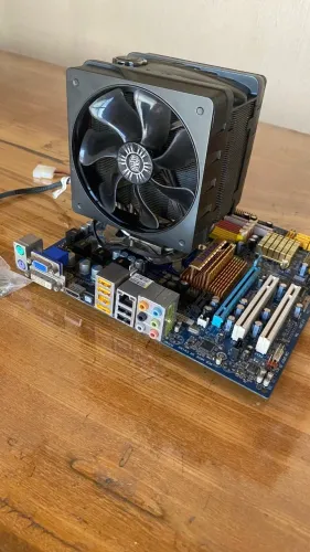 Placa Mae Gigabyte GA-MA78GM-S2H + CoolerMaster Fan 12'