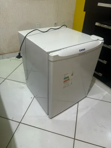 FRIGOBAR CONSUL 80L POUCO USADO