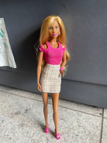 Barbie negra com reroot