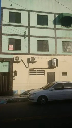 alugo kitnet  bairro Jóquei Clube.