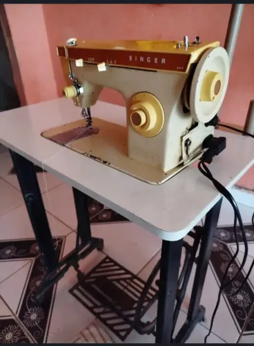 Máquina de costura singer