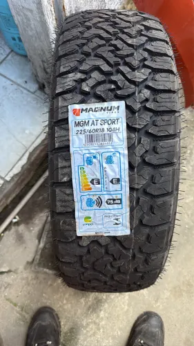 4 pneus Magnum novos