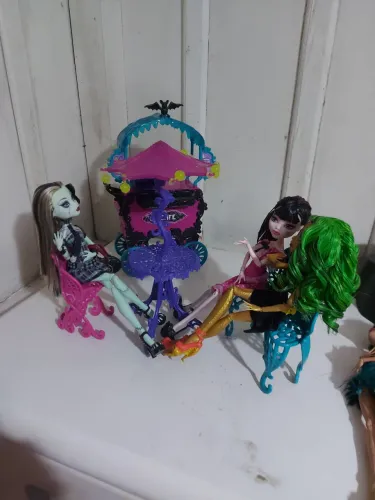 Monster high cafeteria 