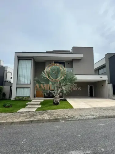 Aluga- se Casa, 325 m², 4 Suítes, 4 Vagas, Residencial Mônaco, Bairro Urbanova - São José