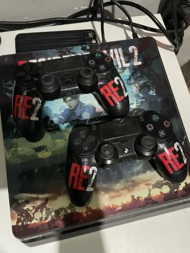 Ps4 Slim 1 TB + 2 controles (1 original) e 2 jogos mídia física