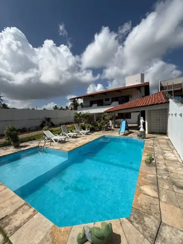 Belíssima casa dúplex disponível para locação ou venda na praia do cumbuco-caucaia