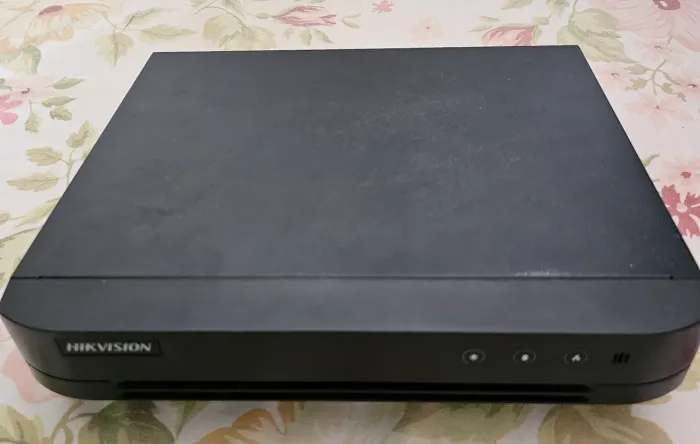 DVR Hikvision DS-7204HGHI-M1/T, 4 Canais e Fonte de Alimentação de 12VDC