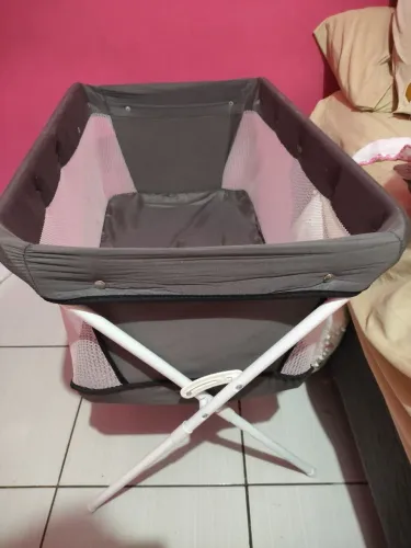 Berço de bebê desmontável