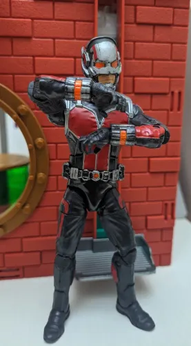 Homem Formiga (AntMan) Marvel Legends 