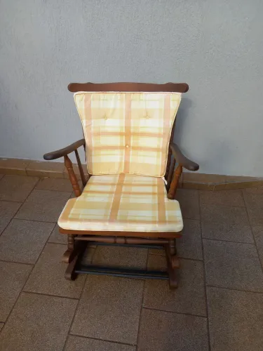 Cadeira de balanço antiga