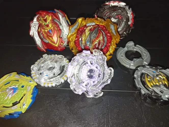 Lote de Beyblade Burts Takara tomy e Hasbro