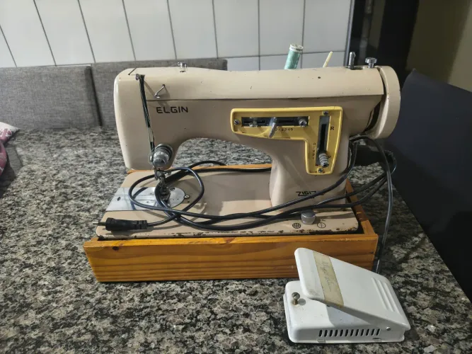 MÁQUINA DE COSTURA ELGIN (ZIG ZAG 214)
