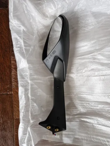 Vendo Retrovisor da Ducati panegale v4. Novo