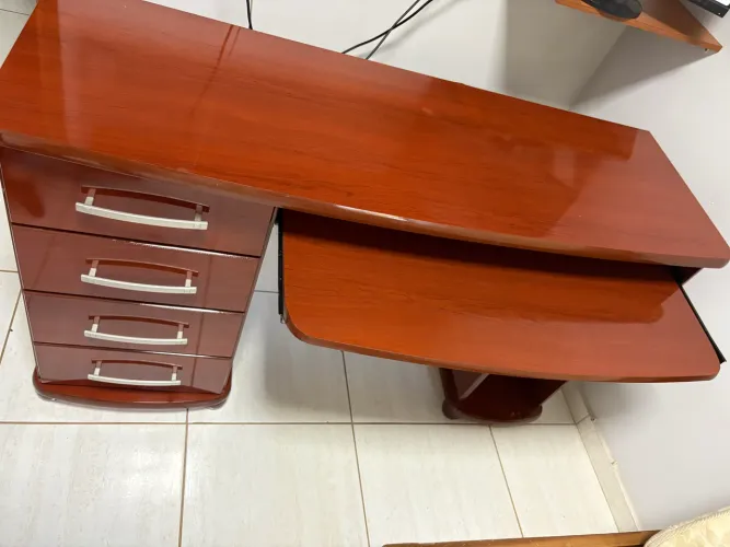 Escrivaninha de escritório (mesa de computador)