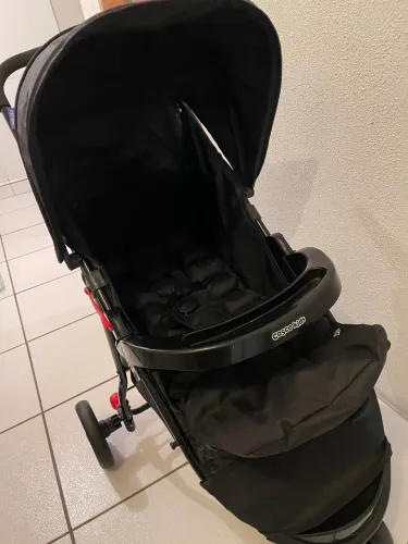Carrinho de bebê cosco 