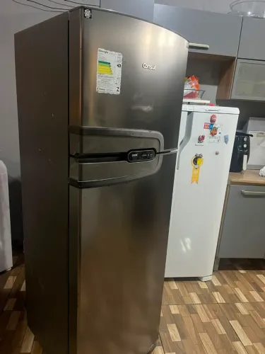 Vende-se uma geladeira consul