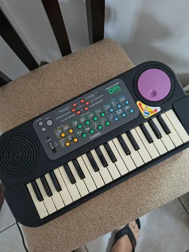Teclado infantil antigo
