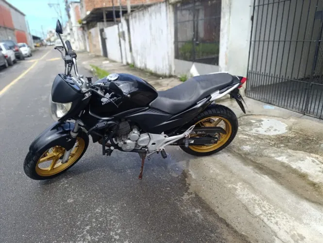 Vendi moto super bem cuidada