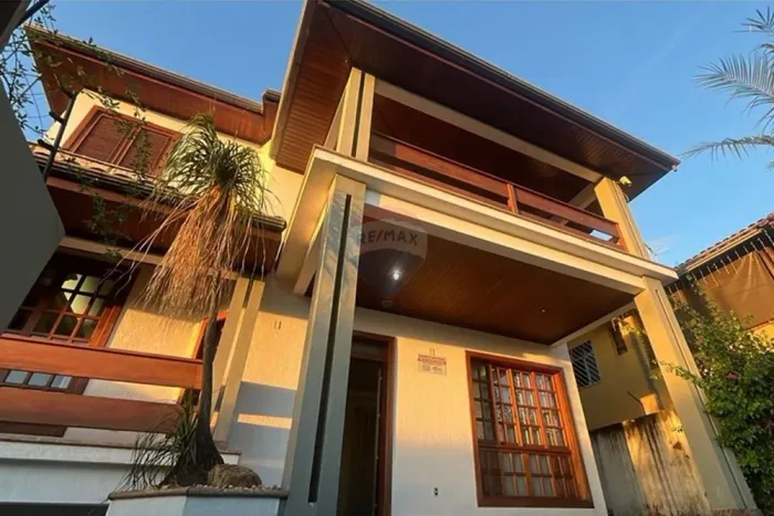 Casa de Alto Padrão à Venda na Melhor Localização do Bairro Havaí