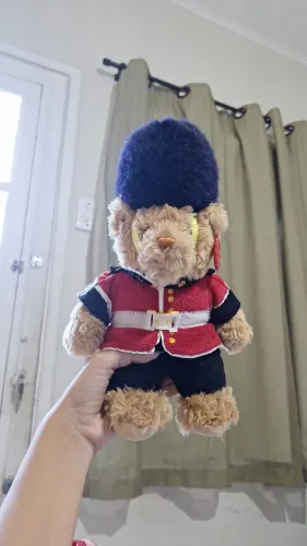 ursinho de pelúcia keel toys soldadinho inglês