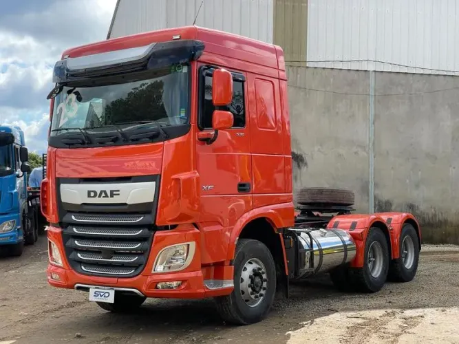 DAF XF 530 6X4 ANO 2023 EURO 6 - COM 393 MIL KM - PARALAMAS PERSONALIZADOS
