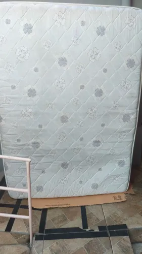 Cama box casal Pelmex em bom estado.