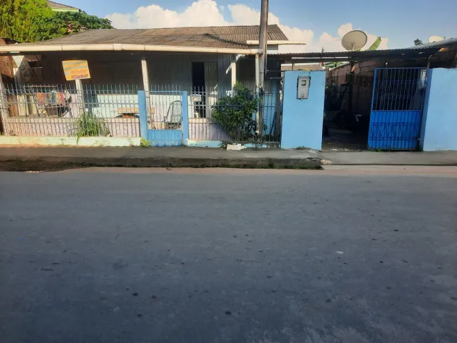 Casa bem situada