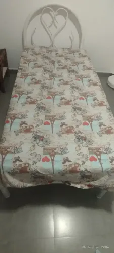 Vendo cama e colchão de solteiro