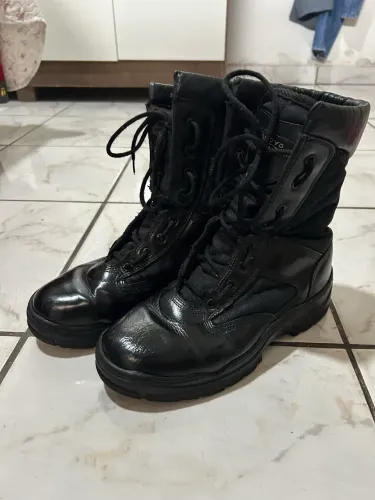 Coturno militar seminovo