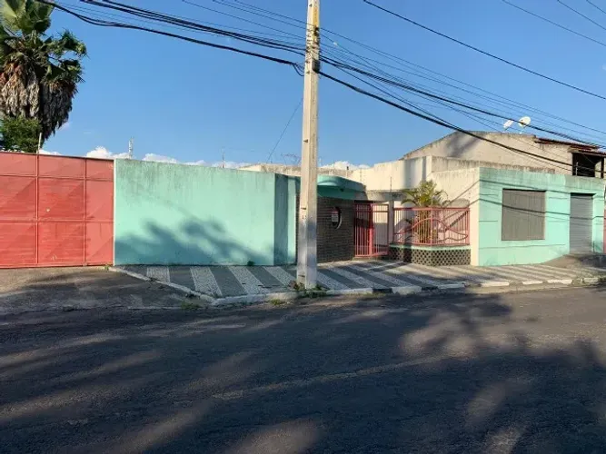 Alugo  Galpão / Depósito /  no Bairro Jardim Cruzeiro a  2 km do Centro de Feira d