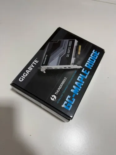 Placa Gigabyte Intel® Thunderbolt? 40 Gb/s CC-MAPLE RIDGE