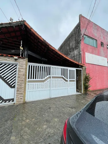 CASA GEMINADA A VENDA 2 VAGA DE GARAGEM PRÓX A PRAIA