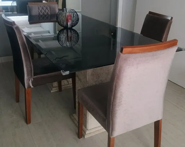 Mesa de jantar com cadeiras