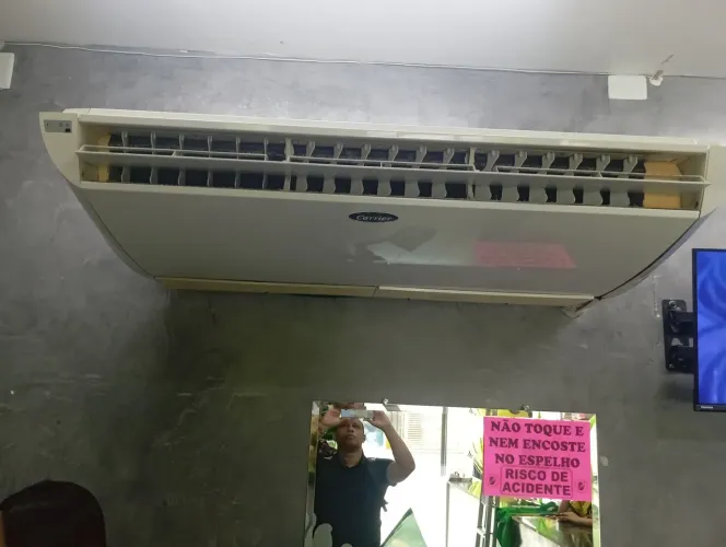 AR-CONDICIONADO PISO TETO 36 MIL BTUS