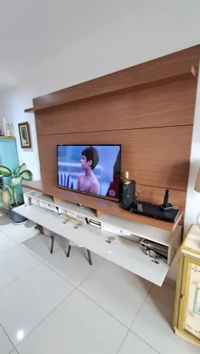 Painel suspenso para TV  para Sala Com Nicho e Prateleira Espaçosa Organização Moderna 