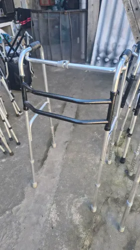 ANDADOR ORTOPÉDICO PARA ADULTOS