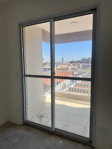 Porta Balcão de Alumínio e Vidro 1,59 x 2,22 m