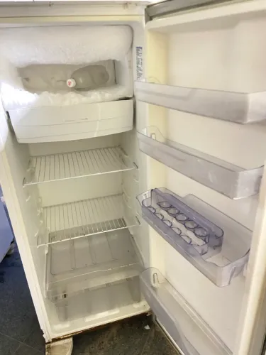 Vendo Geladeira Electrolux 