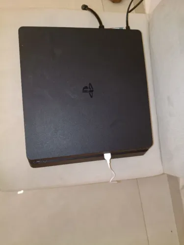 PlayStation 4 Slim 1TB + God of War + Marvel's Spider-Man (Original - 1 Controle)