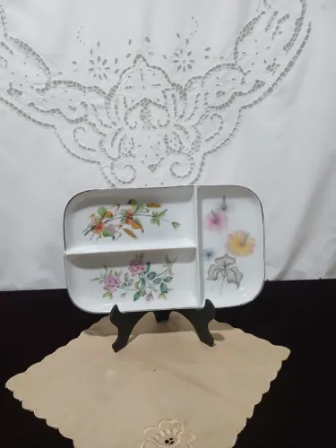 Antiga petisqueira porcelana Real