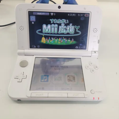 Nintendo 3DS LL AZUL BEBE com detalhes estéticos