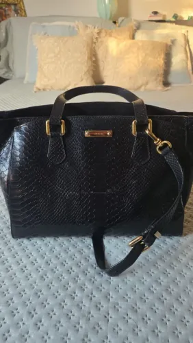 Bolsa Luz da lua em couro textura snake preta