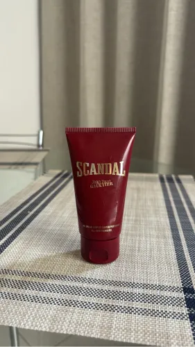 Scandal pour Homme gel de banho 75ml