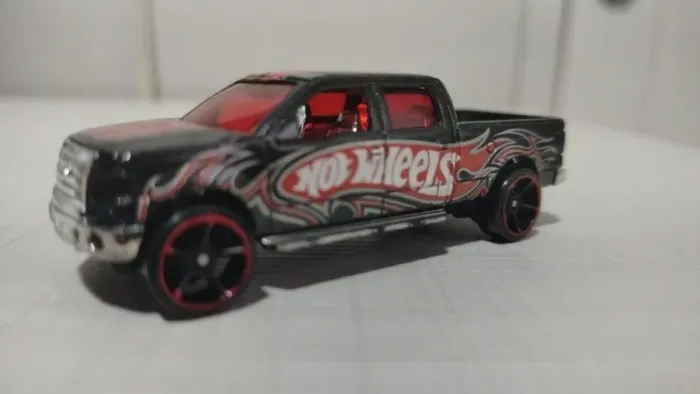 Miniatura '09 Ford F-150 Hotwheels 1/64 Preto