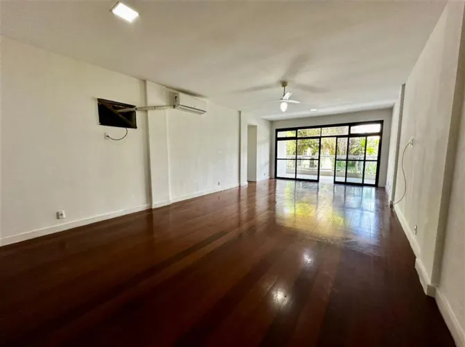 4 QUARTOS - 2 SUÍTES - 170m² - 3 VAGAS - FRONTAL
