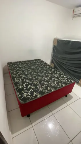 Vendo cama bem conservada